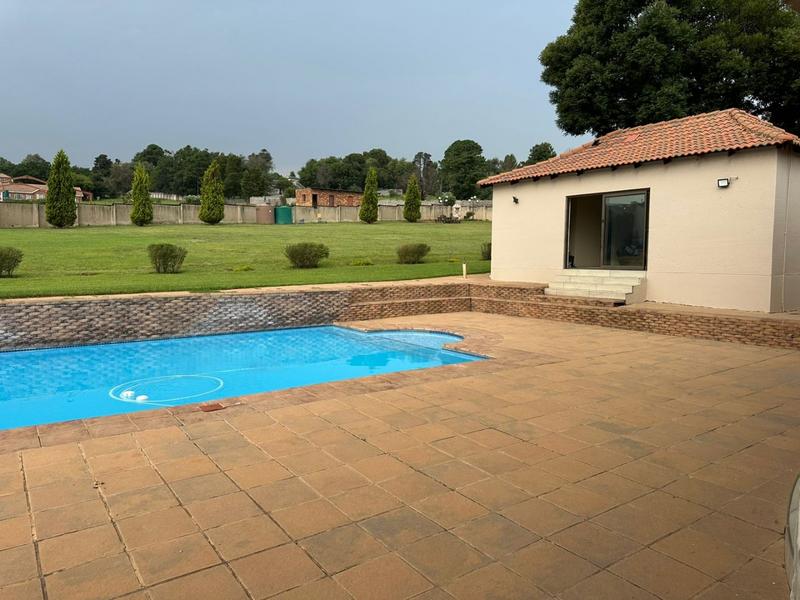 5 Bedroom Property for Sale in Golf View North West